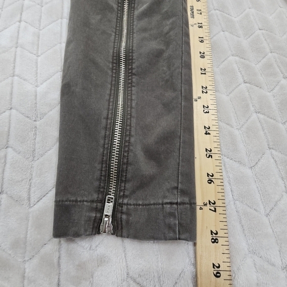 A.L.C Zander On Duty Army Zip Front Pants Sz 2 Retails $360Chrissy Teigen 🚨BOGO - Picture 5 of 9